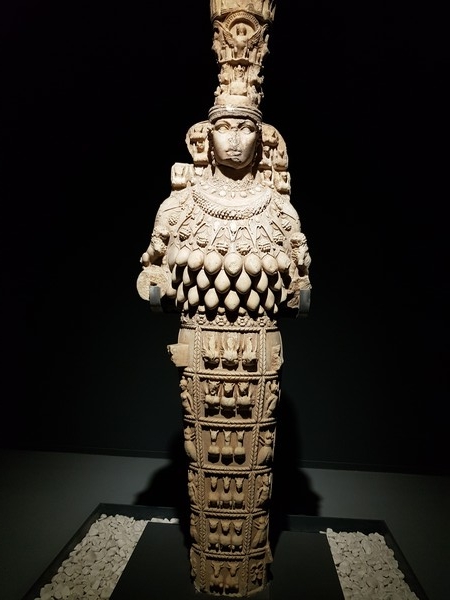 에페스 고고학박물관에 전시된 아르테미스 조각상