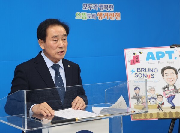 1년 남은 지선…송기섭 진천군수, 민주당 충북<b>지사</b> 경선 유리한 고지 선...