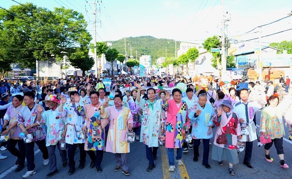 음성품바축제, 흥겨운 열기 무더위도 무색