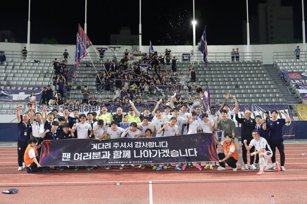 K리그2 판도를 뒤흔든 충북청주FC 첫 승과 수원삼성 6연승의 비밀 분석