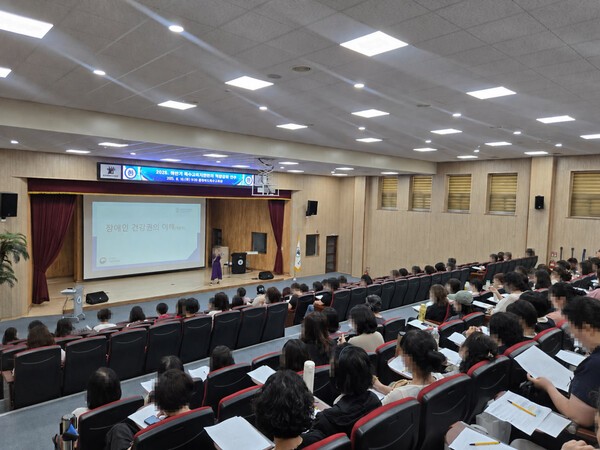 충북대병원 충북지역장애인보건의료센터는 10일 충청북도특수교육원 대강당에서 ‘장애학생의 건강권 이해’ 교육을 진행했다.